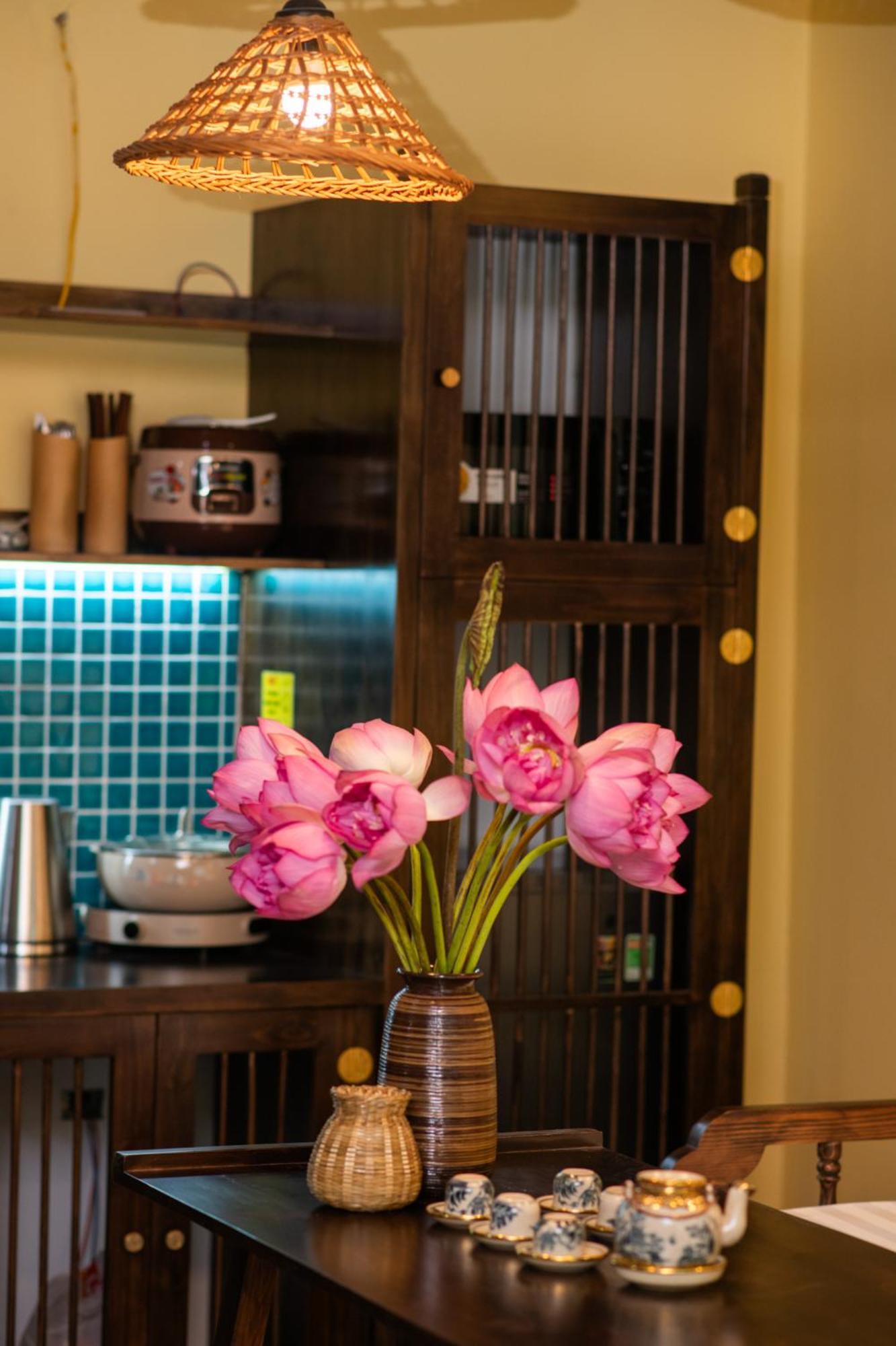 Old Quarter Lux Boutique Railside Respite & Railview Retreat Apartment ฮานอย ภายนอก รูปภาพ